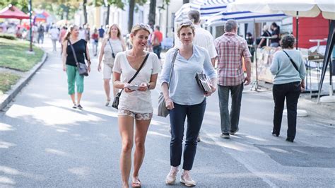 Bevor am freitag florian danners wahlwandermission startet, trifft er diese woche täglich die. Gemeinsam mit Claudia Gamon war ich bei... - Beate Meinl ...