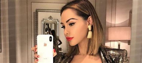 Nabilla fait participer ses fans aux préparatifs de son mariage ! Nabilla dégaine un MAXI décolleté... vague de chaleur du côté de ses fans