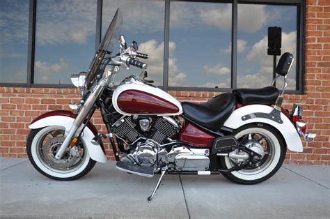 It comes in two versions, the xvs1100 custom and the xvs1100a classic, the former a more modern style, and the latter a more classic style. 2003 Yamaha V star 1100