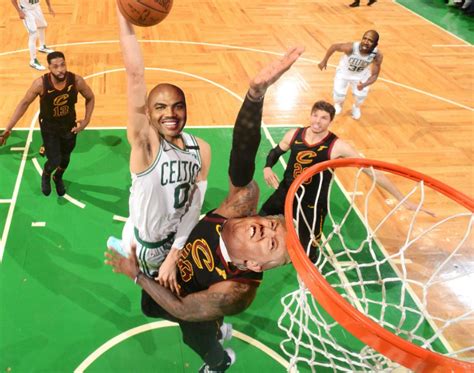 Dia belum mengumumkan reuninya dengan keluarga. Charles Barkley on the Celtics forming a defensive wall ...