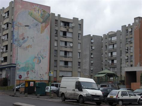 Encore sous le choc, les habitants de la cité des 3000 craignent de nouveaux heurts. les 3000 : aulnay sous bois | definitely one of the worst ...