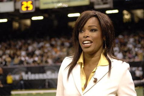 Collection by pamela jo oliver. Fox Sports Reporter Pam Oliver Hit In Face With Football ...