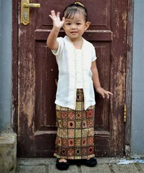 Sejak kecil, aku sudah menjadi anak jalanan , yang tak jelas dimana rumahku, atau siapa orang tuaku. 55+ Model Kebaya Modern Untuk Anak Kecil Terbaru 2021 ...