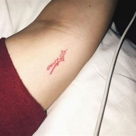 Kylie jenner is an american media personality who has always been in limelight because of her style statement. 25 ikonische Kylie Jenner Tattoo Ideen - ihre persönliche ...