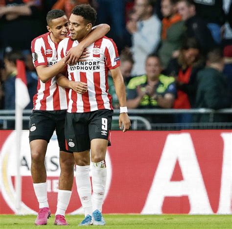 Wat er niet is, gaat er waarschijnlijk ook niet meer komen. Ihattaren neemt PSV bij de hand - NRC