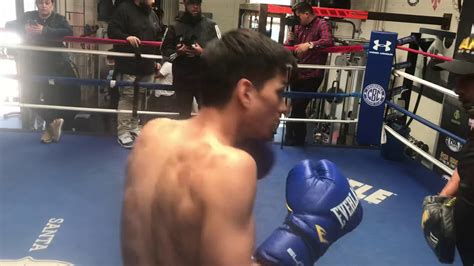 Brandon figueroa mot luis nery. Brandon Figueroa Showing Off On The Mitts - YouTube