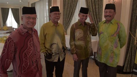 Andrew yong, 8 january 2001. Majlis Mengadap DYMM Sultan Perak Dan Raja Permaisuri Di ...