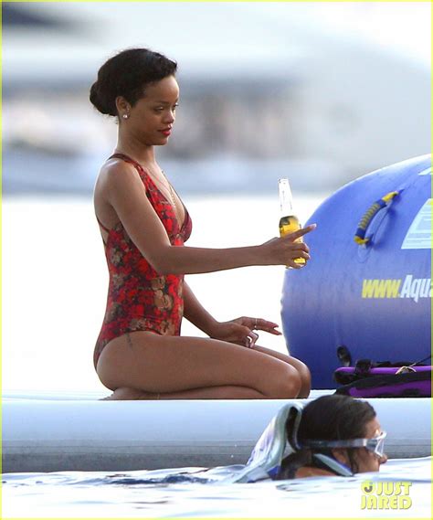 Just jared, 16 september 2019. Rihanna Continues Yacht Vacation in France: Photo 2692485 ...