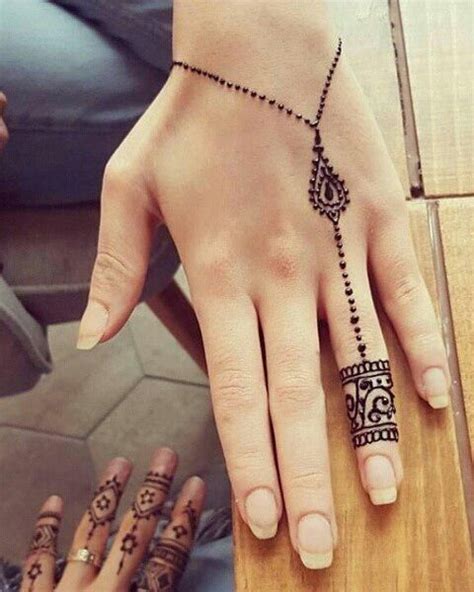 When people get henna tattoos, the obvious question is; Pin by Zainab on Mehndi images | Simple henna tattoo ...