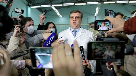 Kremlin critic alexei navalny's wife leaves russia for germany. We Saved Navalny's Life, Russian Doctors Say - The Moscow ...
