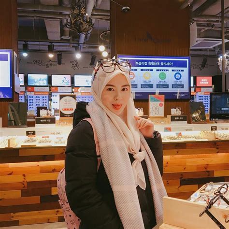 I already spent 3hours on the road. Ayana Jihye Moon (@xolovelyayana) #bmc | Jilbab cantik ...