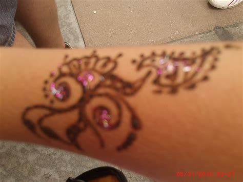 This is a short video of a henna artist at the disney animal kingdom applying a henna temporary tattoo. My henna tattoo with the paste still on | Henna tattoo ...