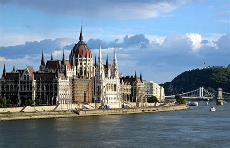 O havada, özellikle de akşamları nehrin kenarında ve budapeşte'nin sokaklarında yürümek, etrafı izlemek acayip hoşuma gitti. Fotos de Budapeste - Hungria | Cidades em fotos