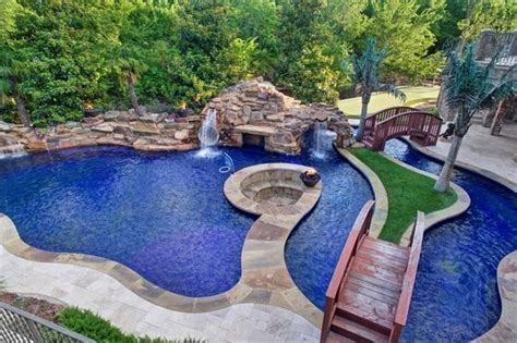 Featured on episode 6 of insane pools, this project came with a few surprises and on the fly design changes. large pool - island style | Pool houses, Backyard pool ...