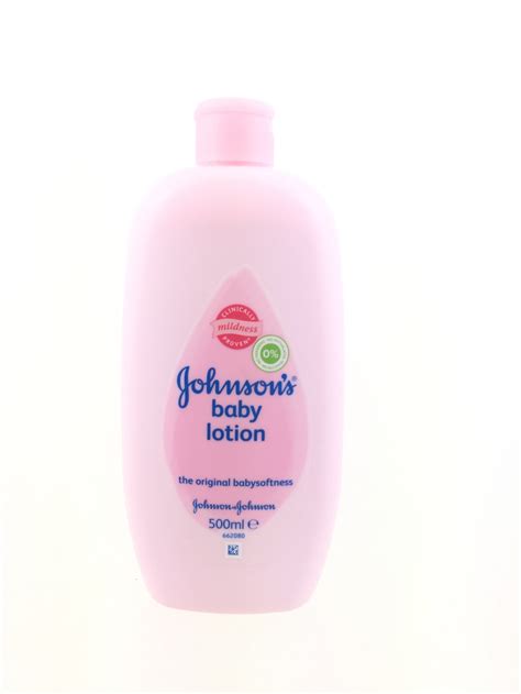 Johnson's baby shampoo is our mildest formula shampoo that is specially designed to gently cleanse your baby's fine hair and delicate scalp. Johnson´s baby lotion 500ml (UDSOLGT)