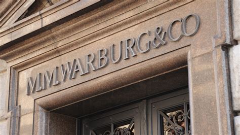 What services does a banking institution offer clients? Deutsche Bank haftet nicht für Cum-Ex der M.M. Warburg