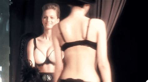 Not gonna provide or search for the names of the girls. Models' Boobs Bouncing on the Catwalk (22 gifs) - Izismile.com