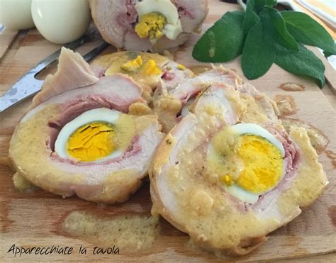 Il rotolo freddo di tacchino è un secondo piatto facile e scenografico realizzato con la fesa di tacchino farcita con carciofi e provola, poi arrotolata e accompagnata dal pesto di rucola. ROTOLO DI TACCHINO RIPIENO in tegame Apparecchiate la tavola