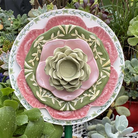 How to make inexpensive flower plate garden art. Pin by Nanci Clifford on Flower plates/yard art in 2020 ...