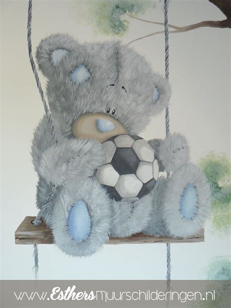 A me to you bear is a special gift that will be with you for a lifetime and is the perfect expression of love, friendship and happiness. Muurschildering Me to You beer met voetbal. Leuk voor op ...