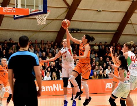 La fédération française de basketball et ses partenaires peuvent, indépendamment ou conjointement, déposer lors de votre visite. Chatilla van Grinsven na een adempauze terug op het veld ...