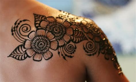 See more ideas about shoulder tattoo, tattoos, henna. 25 Cute Shoulder Mehndi Designs for Women - SheIdeas