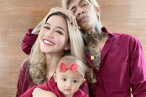 Kaos hip hop microphone, baju rapper, swag, yogsrp95.000: Photoshoot Keluarga Young Lex Pakai Outfit Kembaran ...
