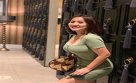 Tante ernie tante pemersatu bangsa video 13 detik hot #tanteernie, #tanteatien, #tanteerniehot, #tantepemersatubangsa hace 8 meses. Tante Erni Si Pemersatu Bangsa Tak Mau Folback IG Hotman Paris