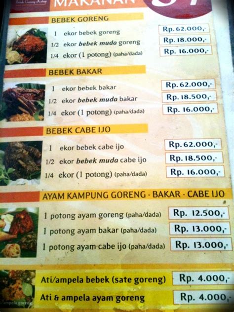 Bebek goreng dan nasi cobek komplet bebek menjadi pilihan kami. Bebek Goreng Kaleyo | ANAKJAJAN.COM