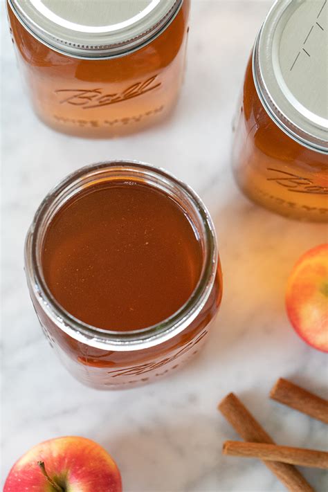Sip away on this hillybilly cocktail. How to Make Apple Pie Moonshine - Women Blog