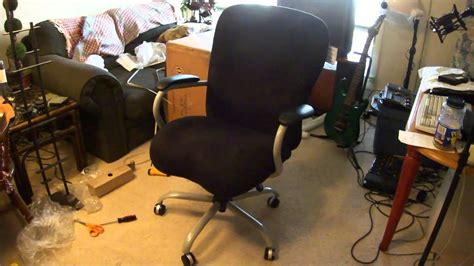 They have the one this guy listed for $204. Boss Big Man office chair B990 - unboxing - installation ...