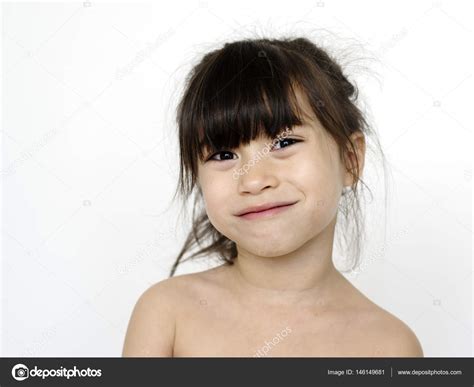 Touches, astuces, cheat du jeu mode pour fille de 12 ans : Torse nue petite fille — Photographie Rawpixel © #146149681