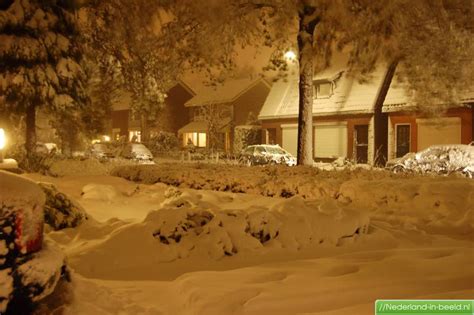 Als sneeuw voor de zon verdwijnen (=ergens niets aprilletje zoet, heeft nog wel eens een witte hoed (=in het begin (de hoed) van april kan het nog wel eens sneeuwen). Luchtfoto's Overdinkel / foto's Overdinkel | Nederland-in ...