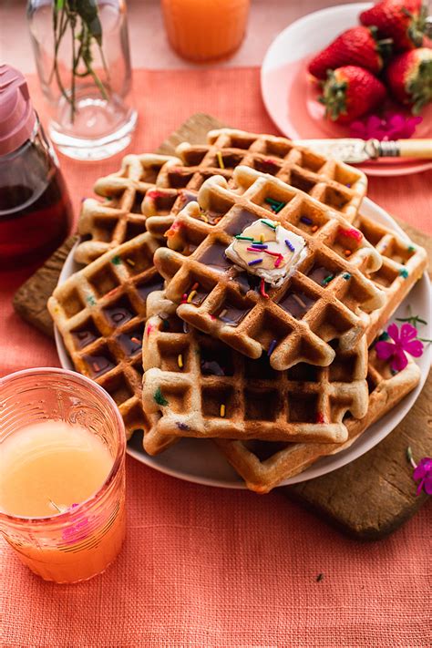 Add oatmeal flour, baking soda, cinnamon and pinch of salt. Banana Flour And Steel Cut Oat Flour Waffles : Banana ...