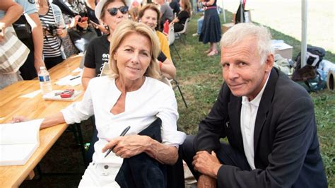 Comme vous le révèle votre magazine voici, en a l'époque, claire chazal avait débuté une histoire d'amour avec arnaud lemaire, un jeune animateur. Claire Chazal : ce surnom disgracieux lorsqu'elle était à ...