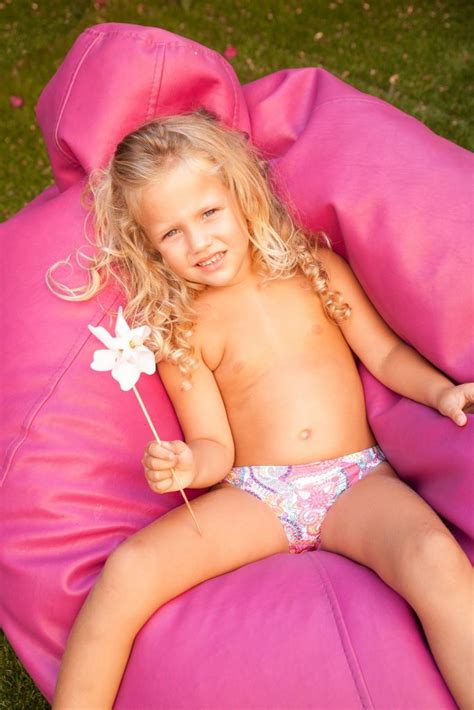 Compra online en nuestra tienda bañadores y culetines para niñas, niños y bebés al mejor precio, con la mejor calidad, garantía y seguridad, envío gratuito ¡entra! belen-zotano-culetin-niña-bikini-original-alta-calidad