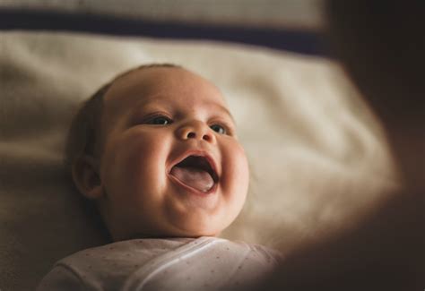 Wie entsteht eine solche fähigkeit und worauf kommt es an? Hoe laat je een baby lachen? (inclusief video's!)