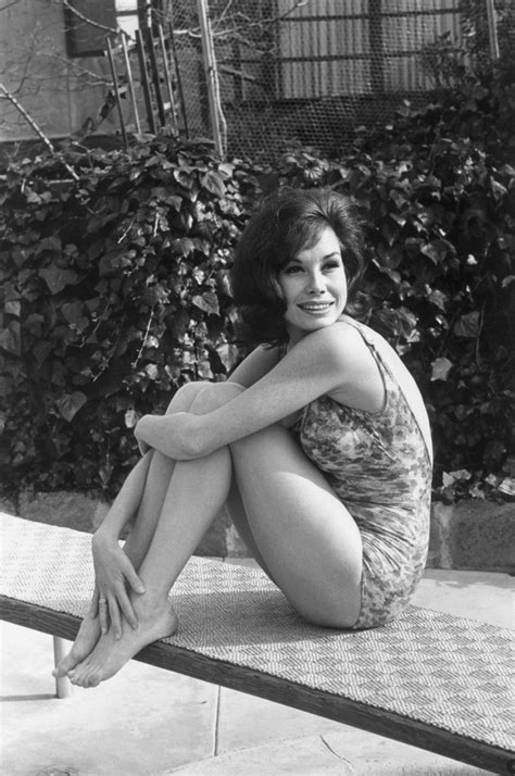 Her maternal grandparents were english immigrants, and her father was of english, irish, and german descent. 206 best Mary Tyler Moore images on Pinterest | Mary tyler ...