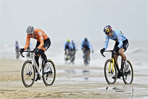 Mathieu van der poel en wout van aert vlak na de sprint in de ronde van vlaanderen. Cyclocross-Weltmeister 2021: Mathieu van der Poel ...