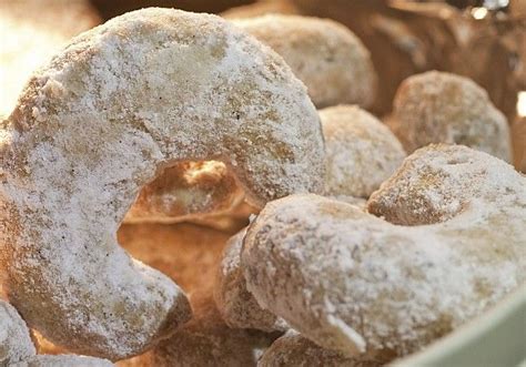 We are crazy about it. Vanillekipferl Austrian Christmas Cookies / Vanillekipferl ...