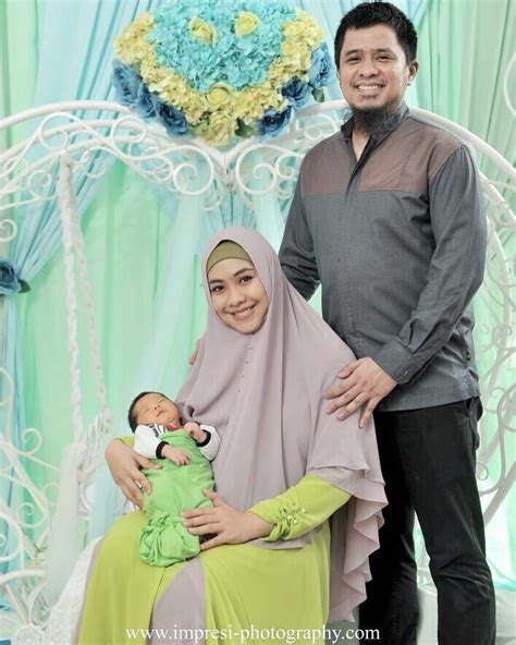 Buat kalian yang sukacrot, jangan lupa mampir ya guys ��. Gambar Baju Yang Serasi Buat Acara Haqiqah Anak - 9 Momen Haru Aqiqah Baby Air Rumi Ammar Zoni ...