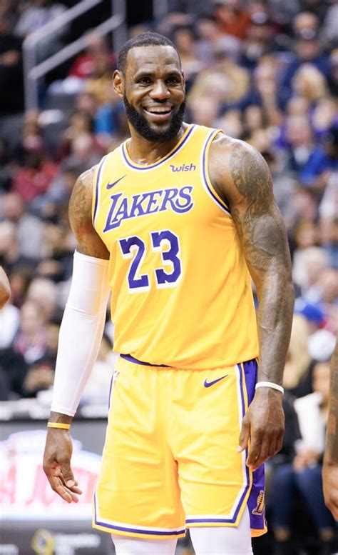Bios for every player who ever wore a lakers uniform, in l.a. Por R$ 445 milhões, LeBron James estende contrato com os ...