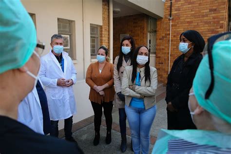 Последние твиты от nelson acosta (@oworldlatin). Cuban doctors join Nelson Mandela Bay battle against Covid-19