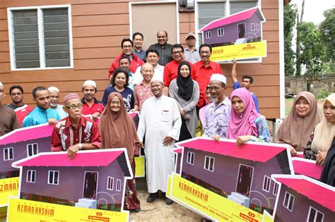 Bank islam was established primarily to assist the financial needs of the country's muslim population, and extended its services to the broader population. AmBank Group Presents Keys to New Homes to 17 Flood ...