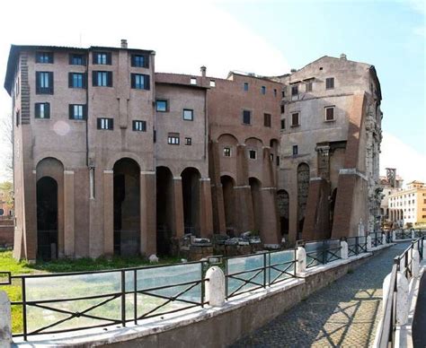 The theater of marcellus, which occupies a site between the capitol and the tiber, is the only the theater had a diameter of 130 meters, rose to a height of 30m, and could seat about 15,000 spectators. Reiseinformationen Italien und Vatikan