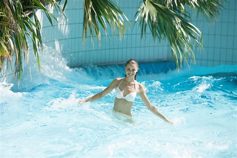 Treffen sie in der sauna auf nackte frauen, versuchen sie die damen nicht auf den körper zu reduzieren, sondern begegnen sie ihnen wie allen anderen damen in da sie in der sauna nackten frauen begegnen werden und peinliche situationen vermeiden wollen, sollten sie höflich bleiben. Nackte Frauen Im Pool. Nackte Frauen Am Pool ...