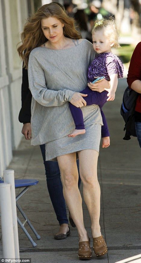 Amy adams with her daughter aviana olea le gallo. Amy Adams brings daughter Aviana to work with her | Daily Mail Online