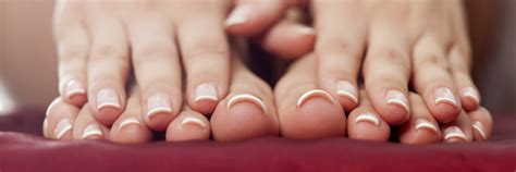 In patients with hyperthyroidism, onycholysis is known as plummer's nails. Nail Disease Treatment at Mount Elizabeth Medical Centre ...