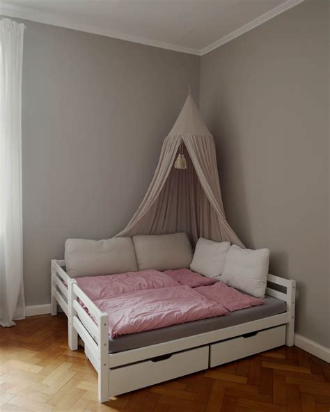 Vielleicht hat er irgenwelche ängste, macht einen entwicklungschub durch oder er bemerkt deine veränderung und dass du dich auf das baby vorbereitest. DIY - Bett für Geschwister | Bett kinderzimmer, Kinder ...