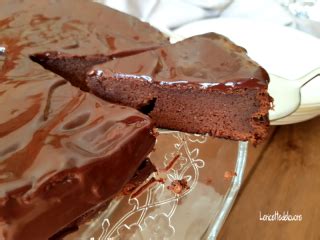 Una bontà con una dolce e morbida sorpresa: Torta morbida al cioccolato ricetta con e senza bimby ...